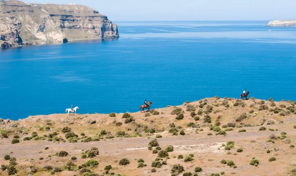 santorini-horse-riding-caldera-01--opt.jpg